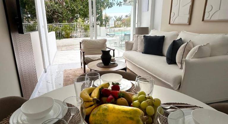 Apartment with patio & pool | Beach nearby | Pets are welcome — photo 2