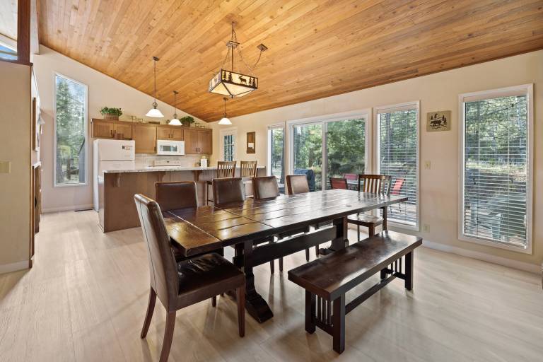 Vacation home with hot tub & pool — photo 5