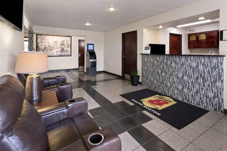 Super 8 By Wyndham South Boston Va — photo 4