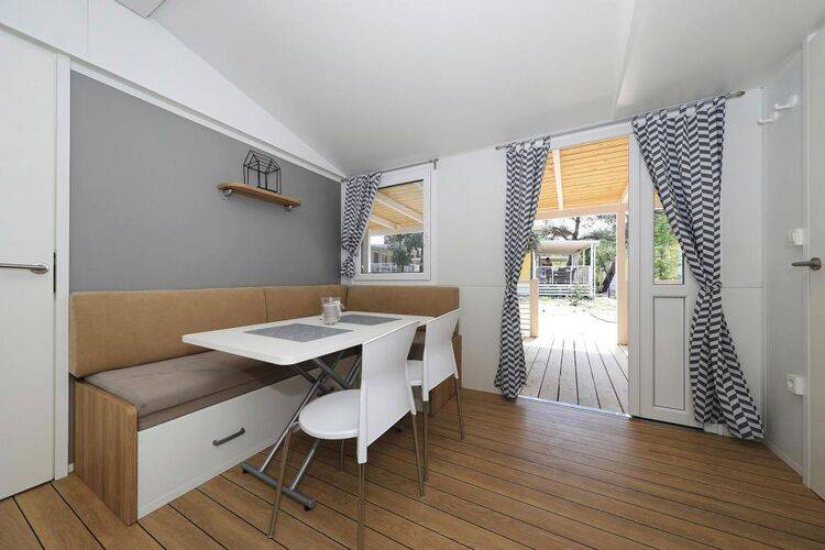 Mobile home with patio — photo 4