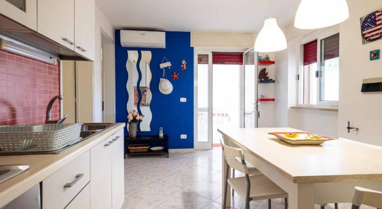 Rental apartment with terrace & yard — photo 3