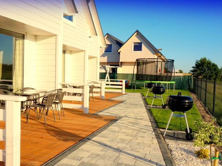 Vacation home with grill, yard & terrace — photo 5
