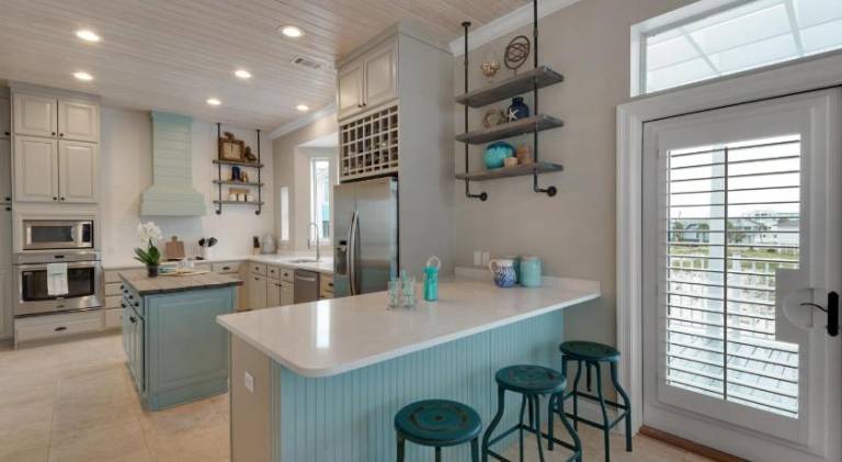 Charming vacation home with pool | Beach nearby | Pets are welcome — photo 4