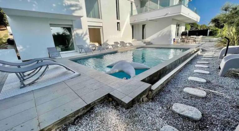 Villa with pool & hot tub — photo 2