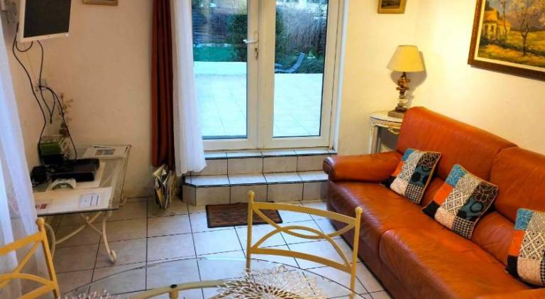 Holiday apartment with yard, barbecue & terrace — photo 2