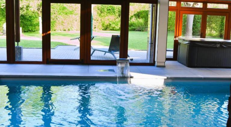 Vacation home with jacuzzi & pool — photo 4