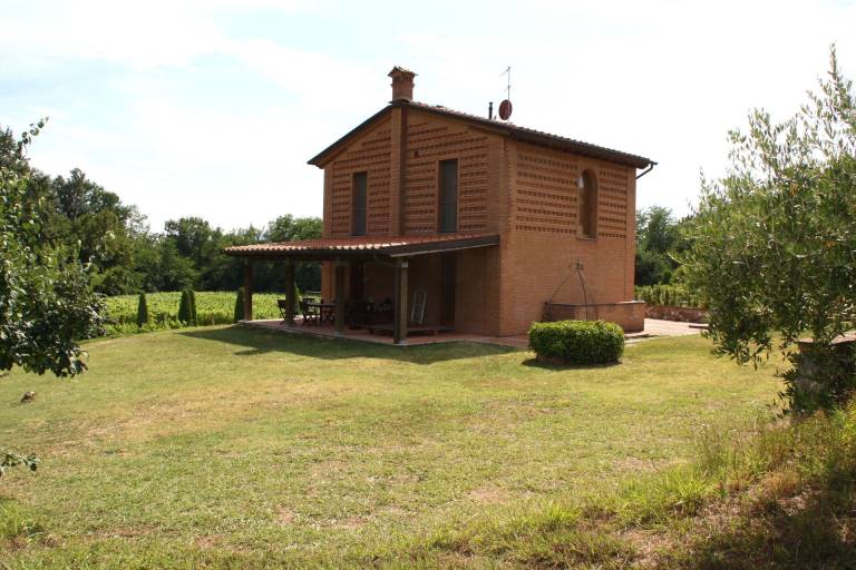 Villa with yard, barbeque & terrace — photo 2