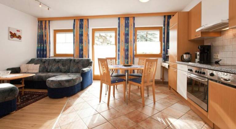 Rental apartment with patio — photo 3