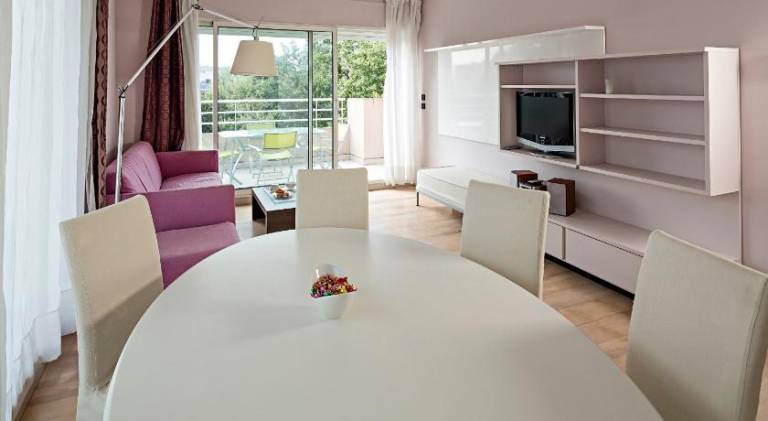 Serviced apartment with terrace | Suitable for remote work — photo 3