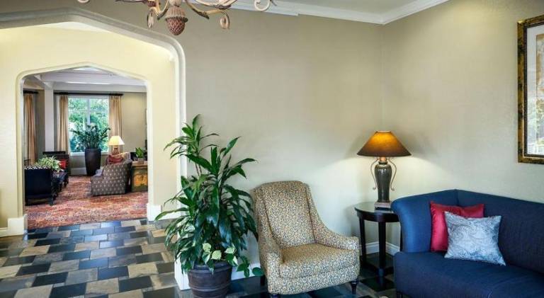 Plaza Inn & Suites at Ashland Creek — photo 4