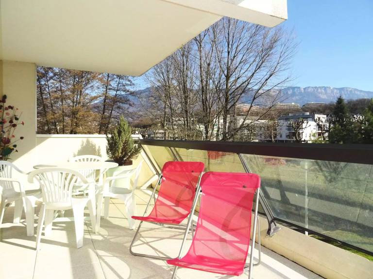Apartment with terrace — photo 3