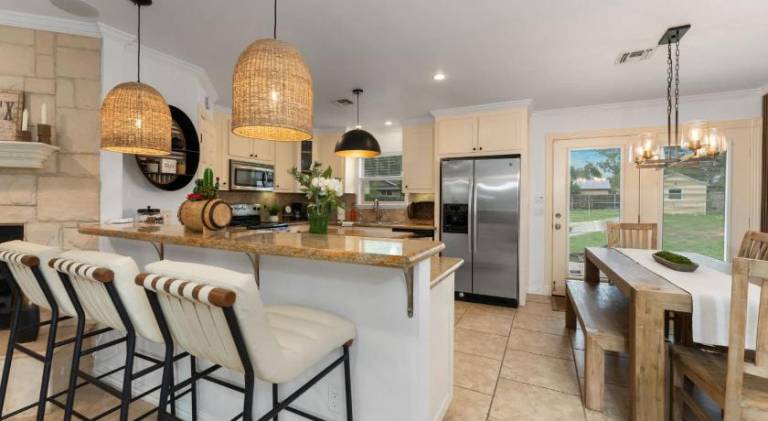 Vacation home with pool — photo 4