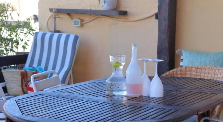 Vacation home with yard & terrace | Beach nearby | Perfect for remote work | Pets allowed — photo 4