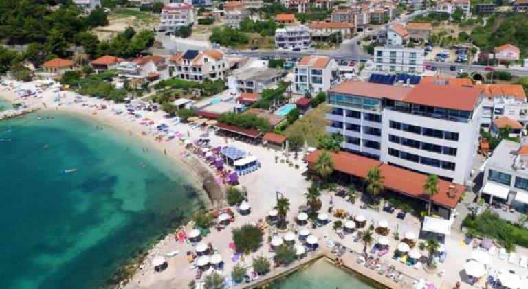Apartment with 1 room for 5 persons in Podstrana