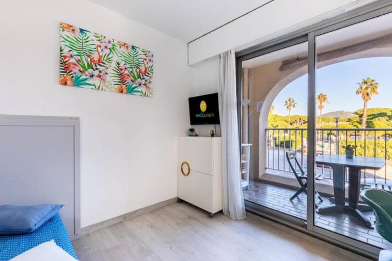 Apartment with 1 room for 4 persons in Hyères