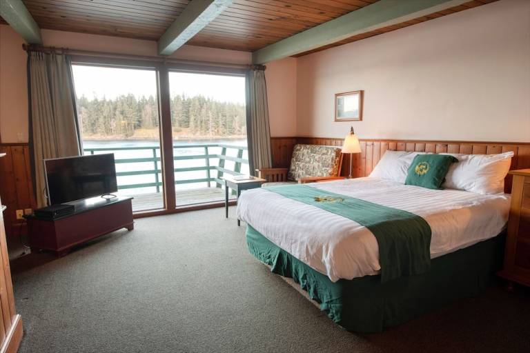 Resort Cortes Island