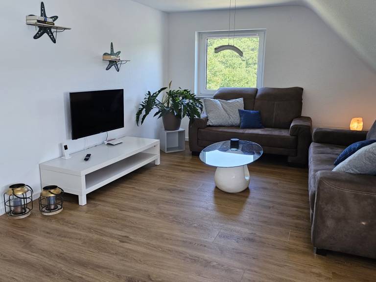 Fully equipped pleasant apartment with yard & fast internet | River view | Good for workation | Pets allowed in Schwäbisch Hall