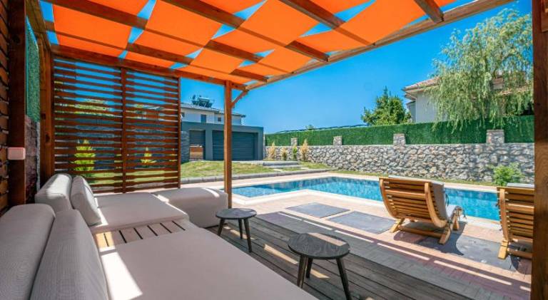 Villa with terrace, garden & private pool — photo 3