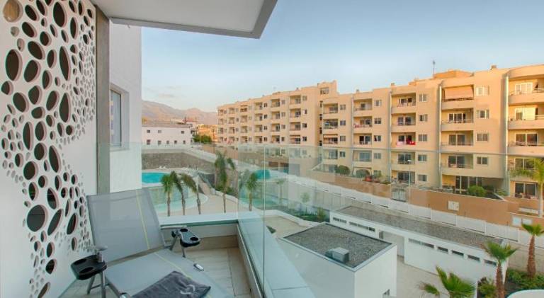Rental apartment with patio, yard & pool — photo 4