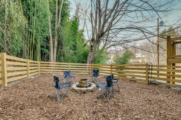 Walk to Main St! Mtn-View Getaway in Waynesville — photo 3