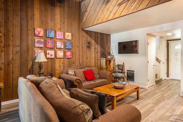 Child-friendly condo with sauna, barbeque & jacuzzi | Lake view | Dogs allowed — photo 2