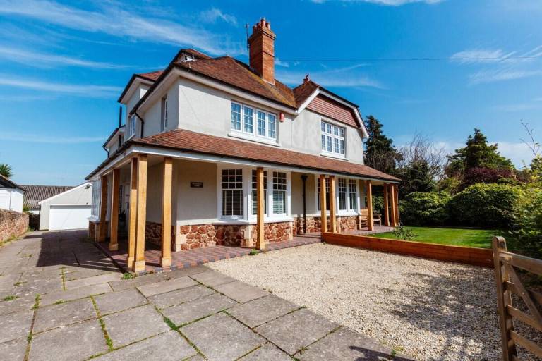 House with yard & hot tub | Pets allowed in Minehead