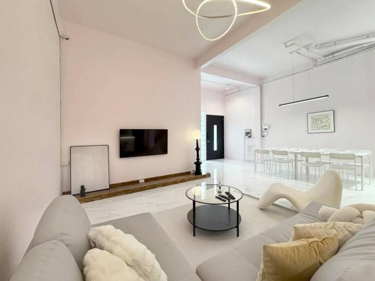 Vacation home with pool | Close to Chinatown — photo 2