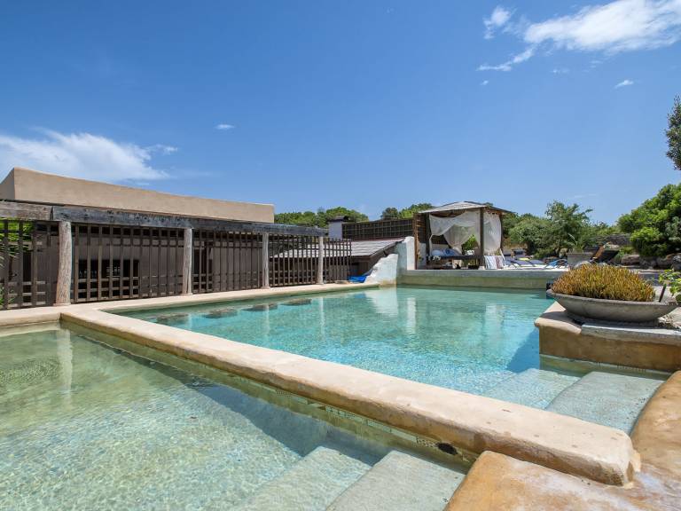 Family-oriented house with hot tub, private pool & yard | Pets are welcome — photo 4