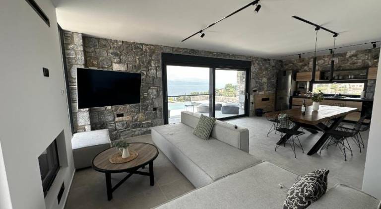 Villa with hot tub & pool — photo 2