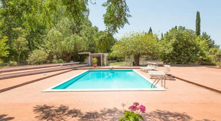 Villa with pool | Pets allowed in Eboli