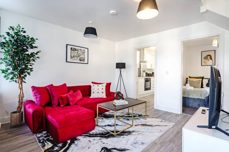Modern & Cozy 2 Bedroom Apartment with Smart TV