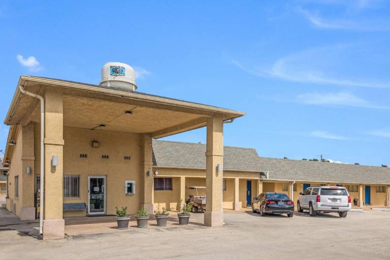Americas Best Value Inn Giddings — photo 4