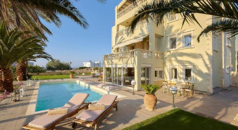 Villa with barbeque, yard & patio | Perfect for remote work in Heraklion