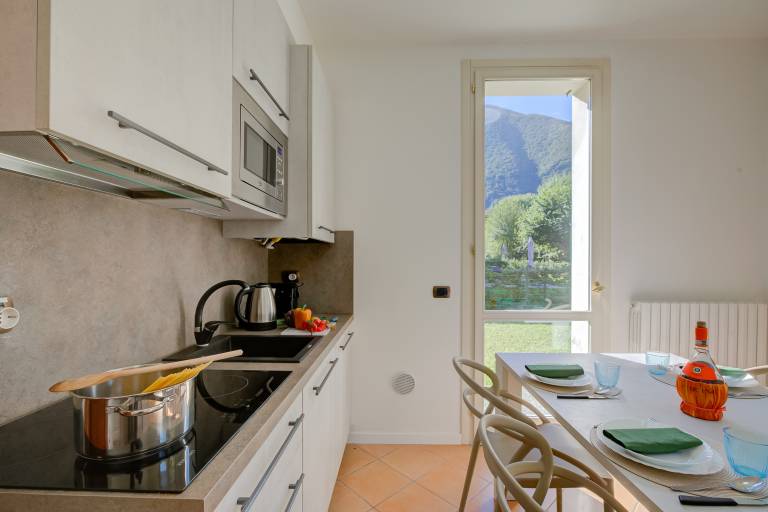 Apartment with garden & terrace | Water view — photo 4