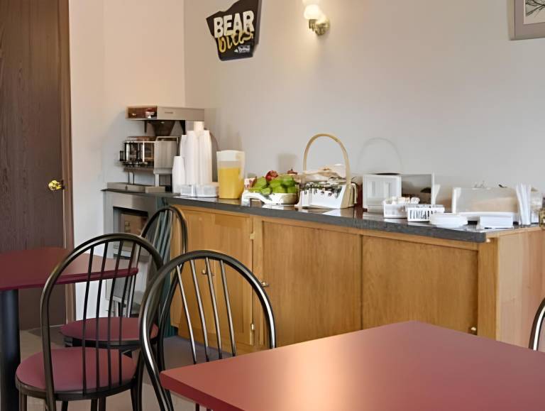 Royal Inn & Suites — photo 5