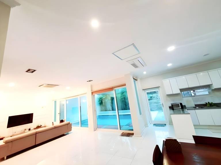 Private, Modern, Cozy, Classy Pool Villa in Clark — photo 3