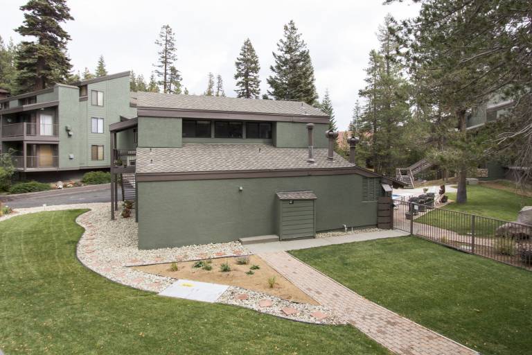 Child-friendly charming condo with private pool | Ski nearby | Pet-friendly in Mammoth Lakes, CA