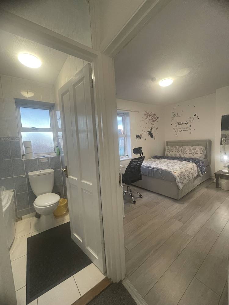 Accommodation  Hayes
