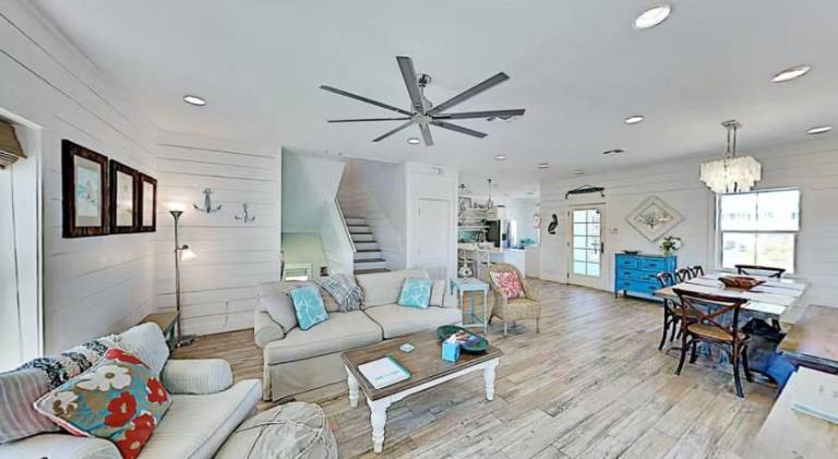 Ample house with pool & hot tub | Close to the beach | Pets are welcome — photo 3