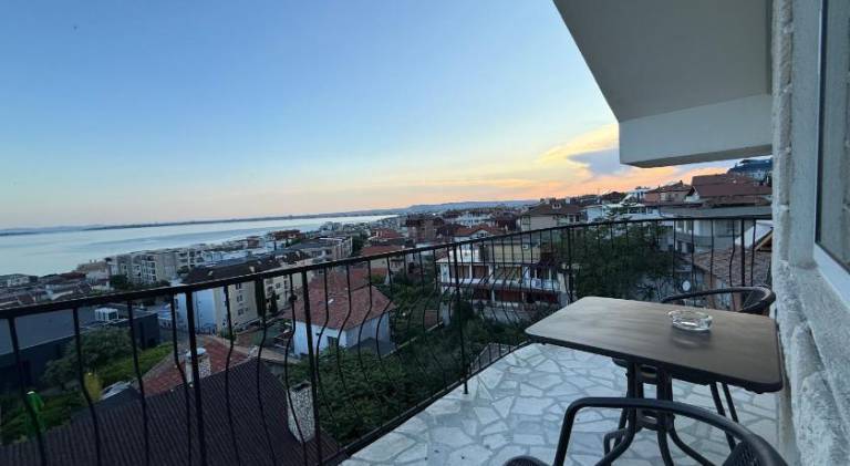 Holiday apartment with patio — photo 3