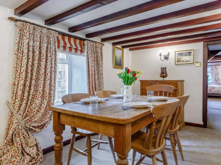 Fully equipped nice cottage with patio, yard & hot tub | Pets allowed — photo 4