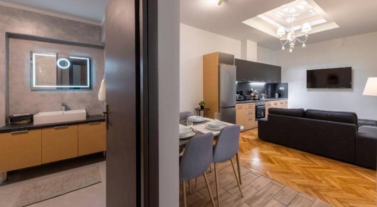 Fully equipped apartment with patio | Pets are welcome in Athens