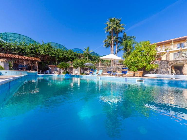 Ferienhaus in Fiumefreddo di Sicilia für max. 10 Personen Ferienhaus in Fiumefreddo di Sicilia für max. 10 Personen