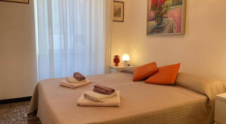 Holiday apartment with 3 rooms for 6 persons in Genoa