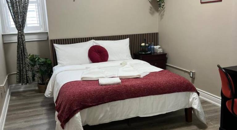 Downtown Private Room Central Location