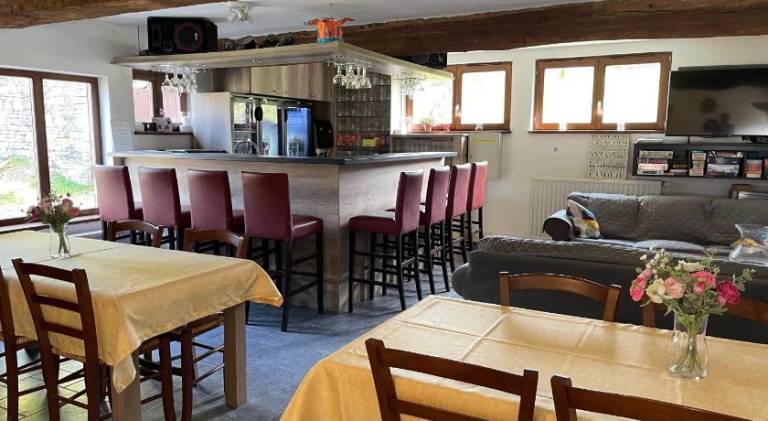 B&B HOTEL IN FERME DE LEUZE nabij Durbuy, eigen laadpalen — photo 3