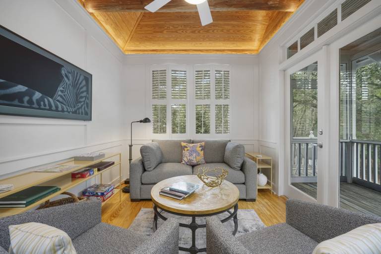 House with BBQ & heated pool | City view — photo 3
