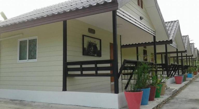 Vacation home with patio & yard — photo 3