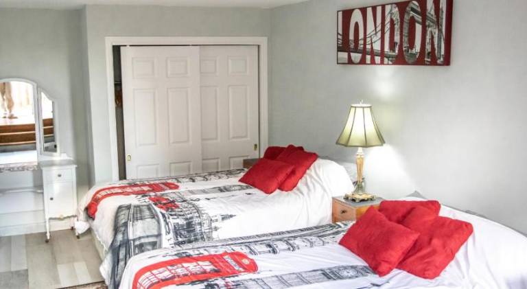 The Jypsy Inn Notting Hill in Bracebridge, ON