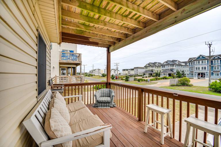 Walk to Beach + Restaurants: Outer Banks Retreat — photo 2